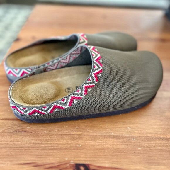 Cushionaire Swiss Knit Tan with Red Fair Isle Molded Footbed Cork Clog - Sz 7M - Picture 5 of 7